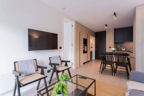 Experience modern comfort in this stylish living space, featuring sleek design and a cozy atmosphere for your perfect getaway.