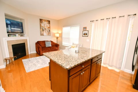 family room w/gas fireplace