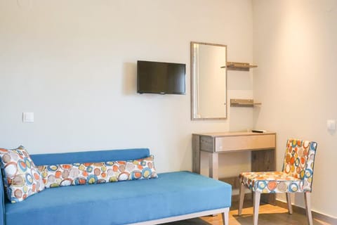 Cozy Sofa Bed – Bright Shared Living Space

