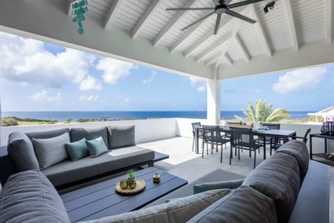 Outdoor Lounge
