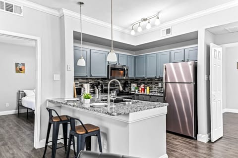 You’ll love the convenience of this fully equipped kitchen, where you can brew coffee, cook meals, or prepare snacks. The cozy layout and warm ambiance make cooking here a delightful part of your stay.