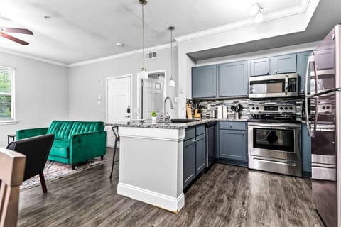 You’ll love the convenience of this fully equipped kitchen, where you can brew coffee, cook meals, or prepare snacks. The cozy layout and warm ambiance make cooking here a delightful part of your stay.