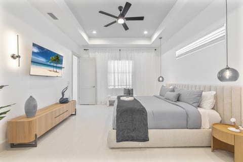 Bright, modern master bedroom design with a relaxing vibe for rest and comfort. 