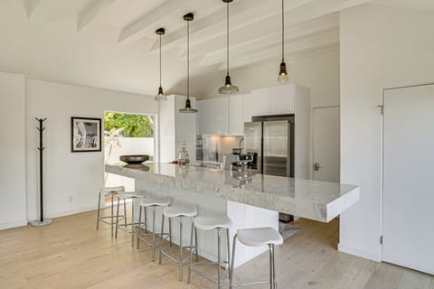 Kitchen | Main Level | Espresso Machine | Blender | Cooking Basics