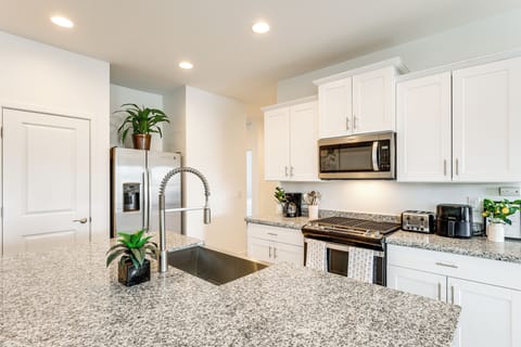 Kitchen | Dishwasher | Drip Coffee Pot | Air Fryer | Toaster