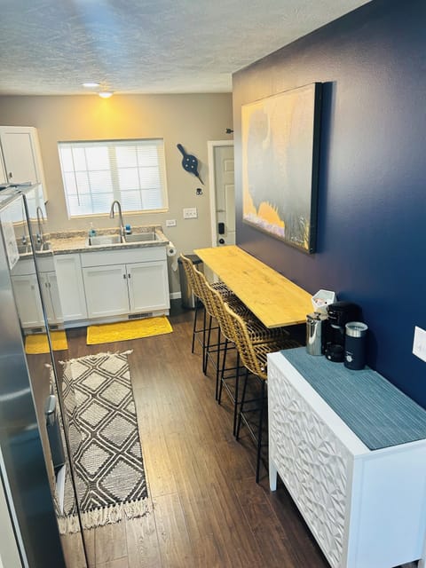 Breakfast bar in Kitchen