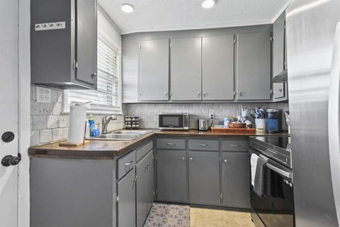 Cook with ease in the fully equipped kitchen.