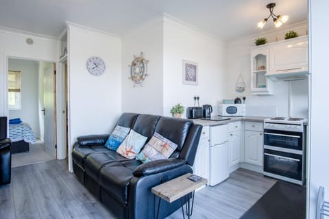 Bayview 32 - 2 Bedroom Chalet - Bayview Oxwich (6925)