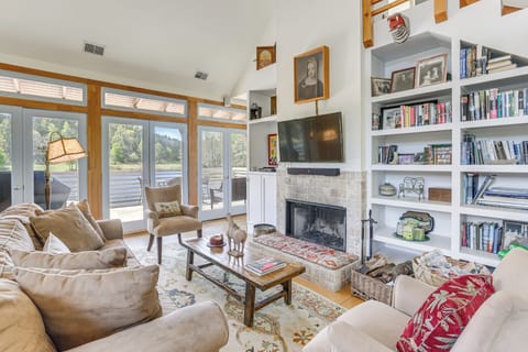 Trussville Vacation Rental | 2BR | 2BA | Stairs Required | 1,650 Sq Ft