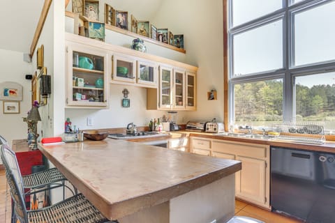 Kitchen | Blender | Slow Cooker | Microwave | Main Floor