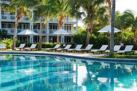 Lagoon-Style Swimming Pool
