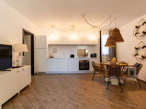 Residential Area, Shrub, Roof, Home, Cottage, Driveway, Estate, Siding, Landscaping, Yard