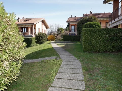 Grass, Shrub, Residential Area, House, Home, Garden, Land Lot, Groundcover, Lawn, Landscaping