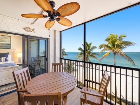 Welcome to Seaside Resort 306