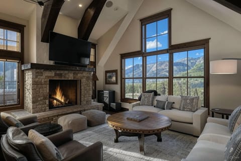 12 Trails Edge - Penthouse 10 - 'The Treehouse' by Curate Telluride