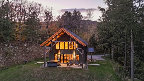 Large post and beam cabin nestled in the green mountains of Vermont