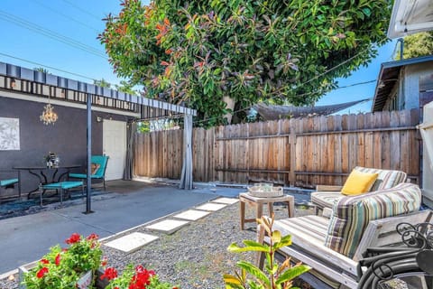Unwind in this charming outdoor retreat! Enjoy your first cup of coffee/tea here.
