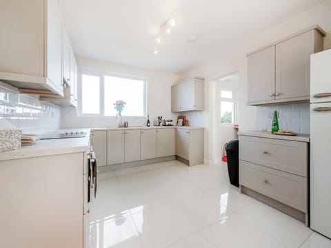 Kitchen | Yr Encil, New Quay