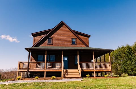 Alum Ridge Retreat - a new construction for your stay in the NRV