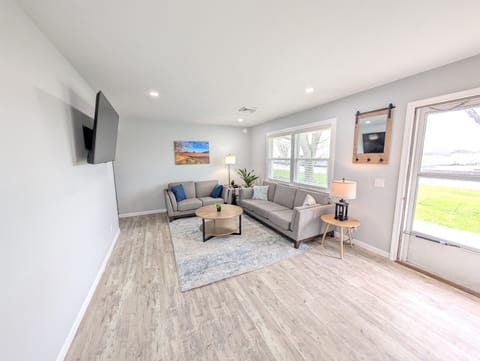 Welcome to our bright and airy 3 bedroom home.  Enjoy brand new furniture in the living and the Roku Smart TV in Guest Mode