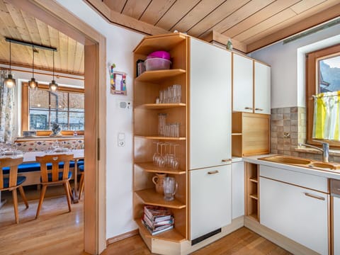 Wood, Interior Design, Kitchen, Flooring, Ceiling, Countertop, Floor, Furniture, Cabinetry, Room