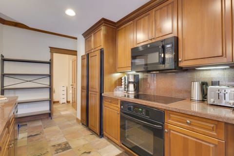 Indoors, Floor, Flooring, Appliance, Microwave