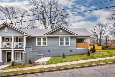 Local Charm: Nestled in a vibrant neighborhood, just steps away from Birmingham's best attractions.   Reach out to us for our personalized concierge services and handpicked local experiences.  *please note this is a triplex*