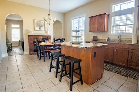 Dining area with bar seating and a cozy atmosphere, ideal for family meals and group gatherings.