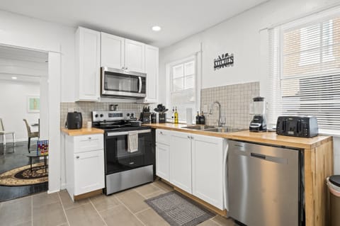Kitchen features an air fryer, microwave oven, toaster, blender, and dishwasher.