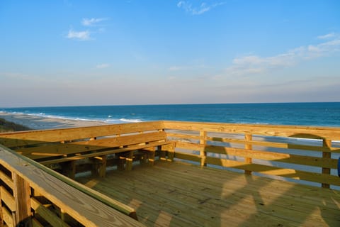 Lookout on the beach. Exquisite views of sunrise, sunset and amazing star-gazing