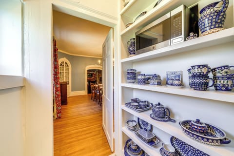 Pantry | Microwave | 1st Floor