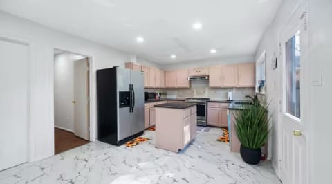 equipped kitchen and open layout