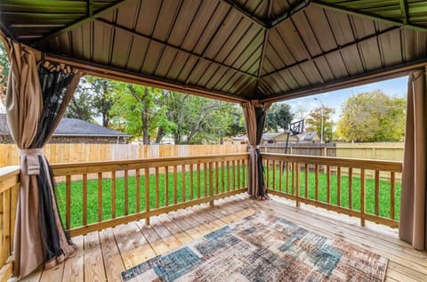 huge backyard and private fence good for pets