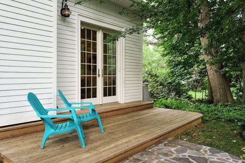 Entrance and seating