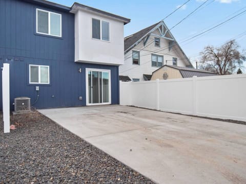 The parking pad outside can park two cars side by side.
