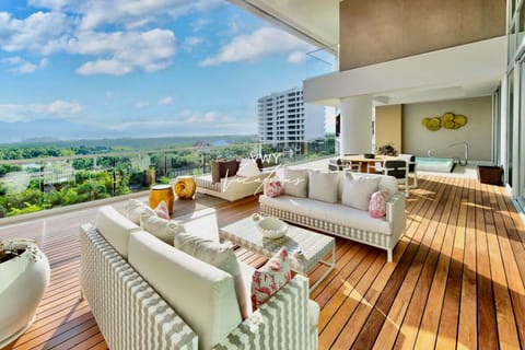 Your vacation home w/ inside-outside living, incl. your extravagant balcony