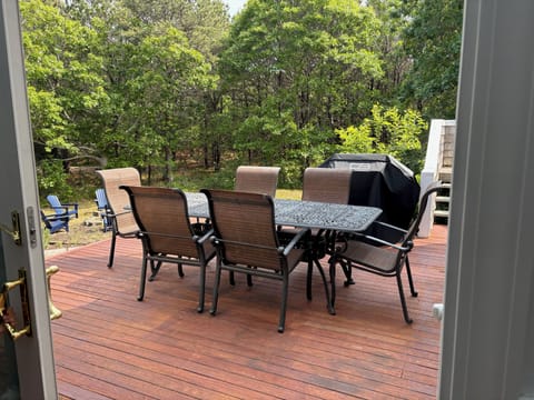 Outdoor dining with grill