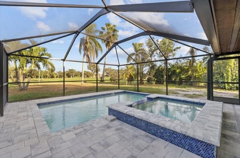 Right on the IMG Golf Course 👌🏼