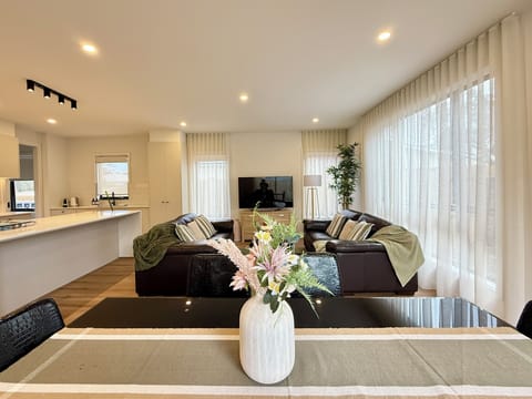 Open Plan Living, Dining & Kitchen