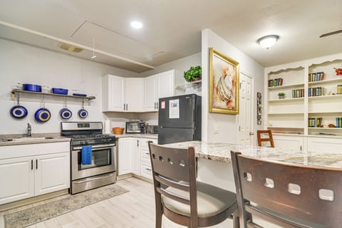 Dining Area | Dishware/Flatware Provided