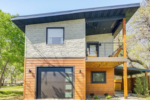 Wichita Vacation Rental | 2BR | 1BA | 702 Sq Ft | Step-Free Entry