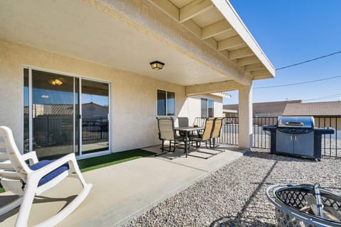 Lake Havasu City Vacation Rental | 3BR | 2BA | 1 Step Required | 1,450 Sq Ft
