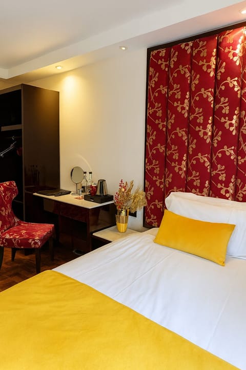 Unit w/ Double Bed