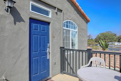 Private Patio – Sip your morning coffee or unwind with evening wine in your own peaceful outdoor retreat.