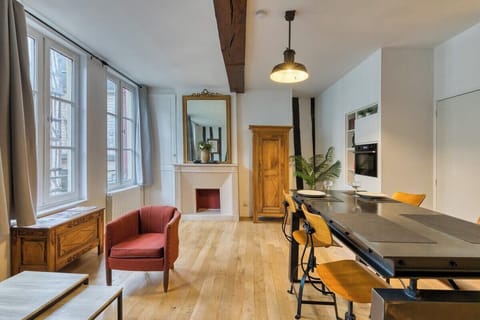 Table à manger pour des moments conviviaux ou de travail 