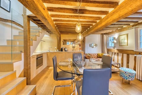 Table à manger et assises