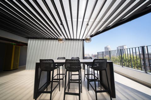 Seating area,Area and facilities