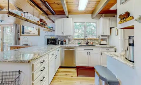 fully stocked kitchen. 