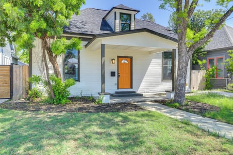San Antonio Vacation Rental | 3BR | 2.5BA | 4 Steps to Enter | 2,050 Sq Ft