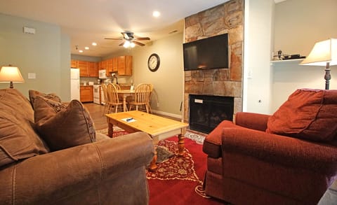 Enjoy a cozy living space complete with a fully equipped kitchen, flat-screen TV, and a welcoming atmosphere ideal for family gatherings.